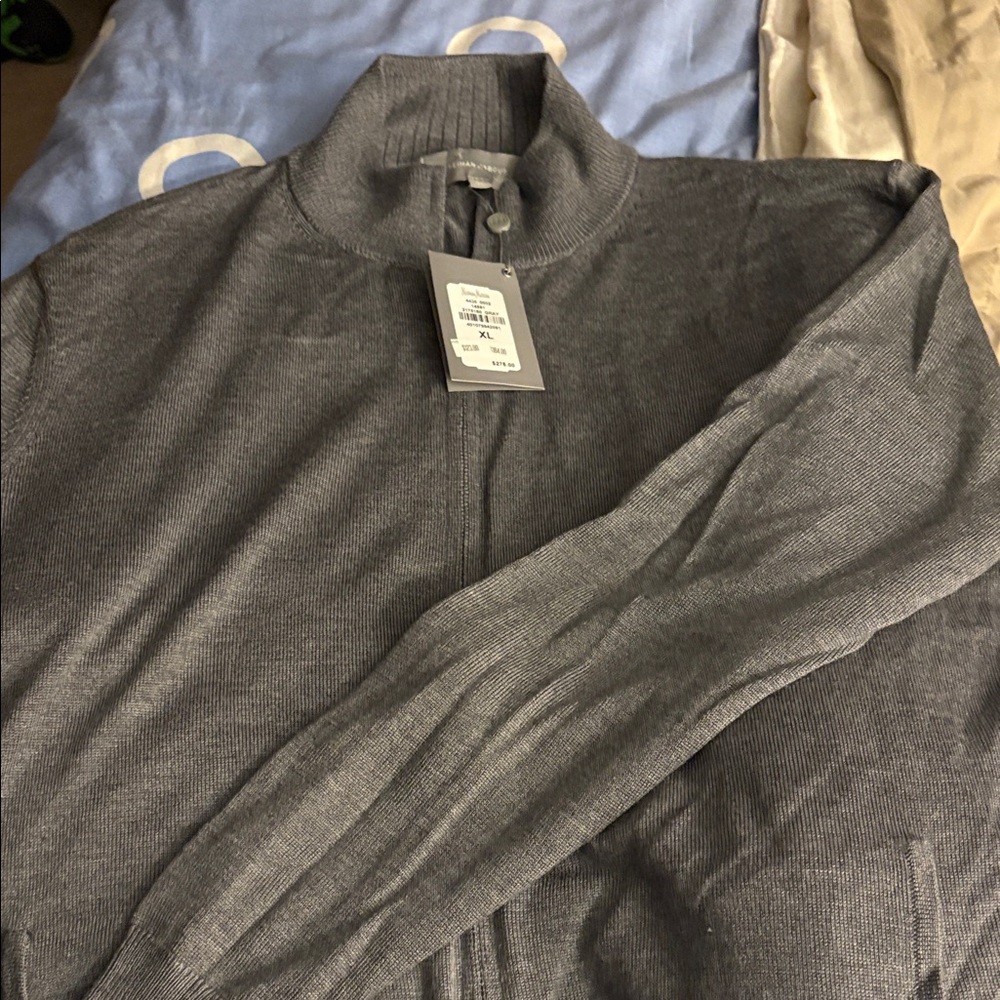 Neiman Marcus Men's Gray Sweater
